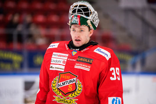 Almtunas målvakt Isak Johansson deppar