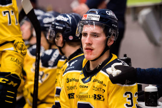 Södertäljes Felix Olsson blöder