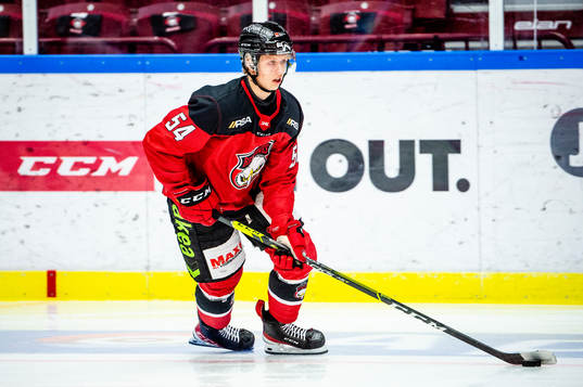 Malmö Redhawks Marcus Broberg värmer upp innan