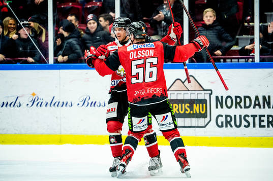 Malmö Redhawks Carl-Johan Lerby jublar med Anton Olsson
