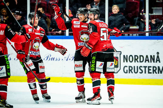 Malmö Redhawks Carl-Johan Lerby jublar med Anton Olsson