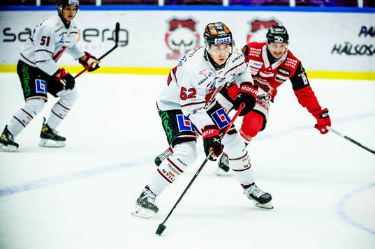 Örebros Robert Leino mot Malmö Redhawks Johan Olofsson