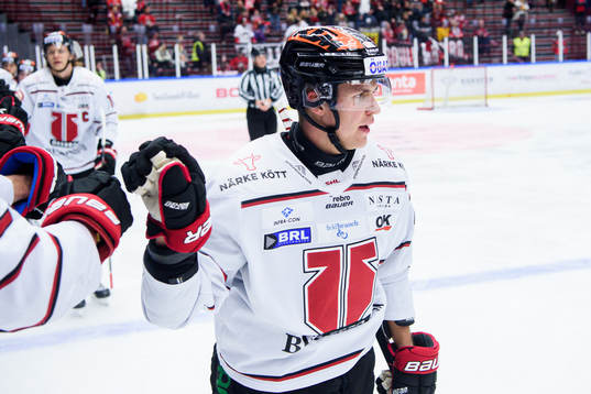 Örebros Oliver Eklind jublar