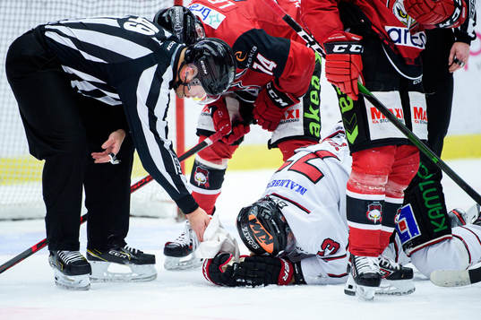 Örebros Oliver Eklind har ont