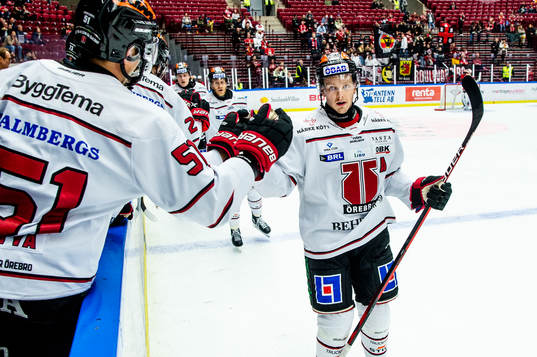 Örebros Gustav Backström jublar med Kristian Näkyvä