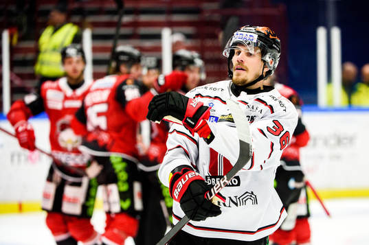 Örebros Emil Larsson deppar