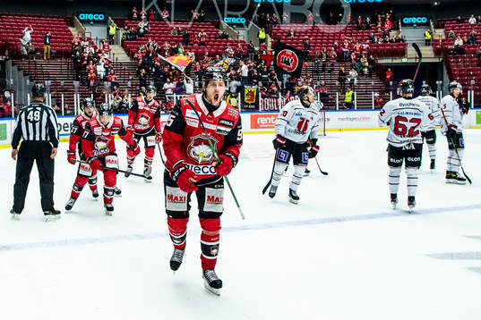 Malmö Redhawks Carl Persson jublar