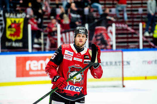 Malmö Redhawks Carl Persson jublar