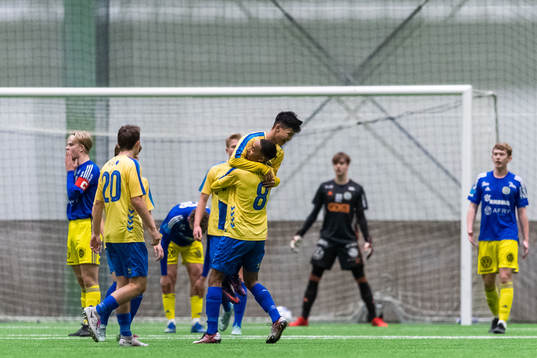 Bröndbys Kean Tran jublar med Noah Nartey