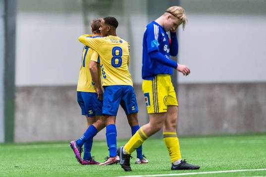 Bröndbys Lukas Larsen jublar med Noah Nartey