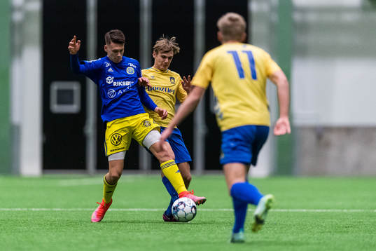 Sundsvalls Karl Lax och Bröndbys Lukas Larsen
