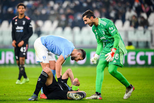 Antonio Colak of Malmö FF with Leonardo Bunucci and