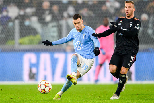 Veljko Birmancevic of Malmö FF and Melo Arthur of Juventus