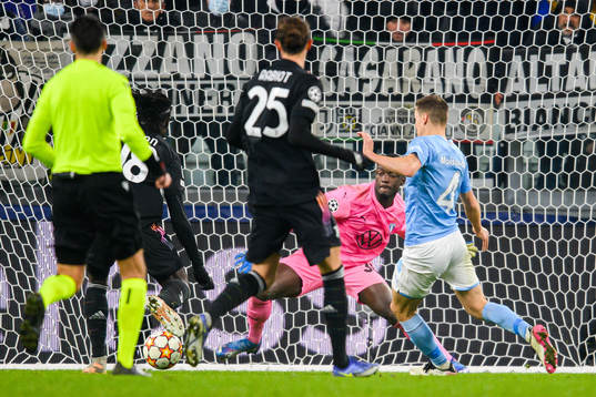 Goalkeeper Ismael Diawara of Malmö FF