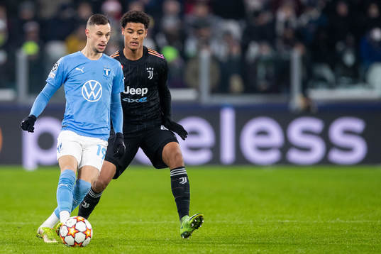 Veljko Birmancevic of Malmö FF and Koni De Winter of