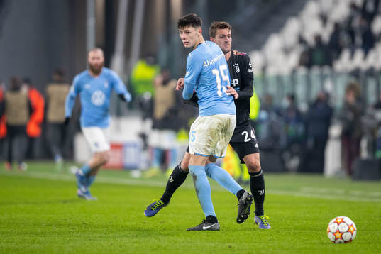 Anel Ahmedhodzic of Malmö FF and Daniele Rugani of Juventus
