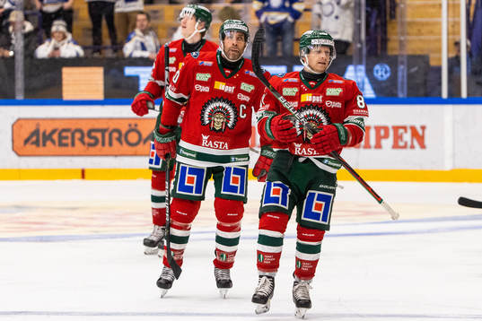 Frölundas Joel Lundqvist och Ryan Lasch jublar