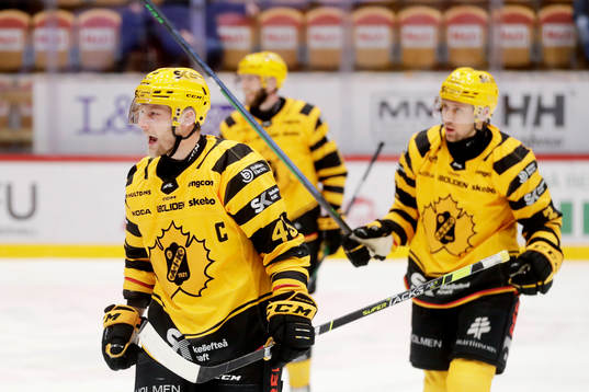 Skellefteås Oscar Möller jublar