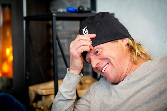 211209 Ryttaren Fredrik Jönsson i stallet
