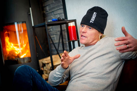 211209 Ryttaren Fredrik Jönsson i stallet