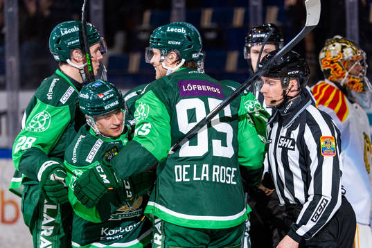 Färjestads Marcus Nilsson jublar med lagkamrater