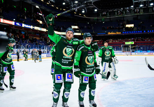 Färjestads Adam Ginning och Joel Nyström jublar