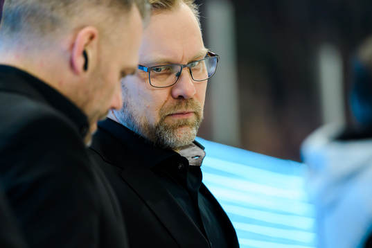Brynäs tränare Mikko Manner deppar