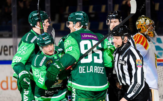 Färjestads Marcus Nilsson jublar med lagkamrater
