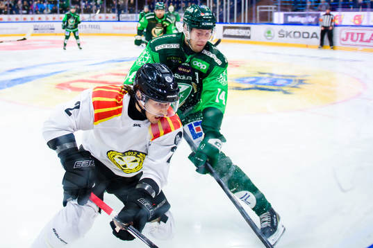 Brynäs Kristofer Berglund och Färjestads Victor Ejdsell
