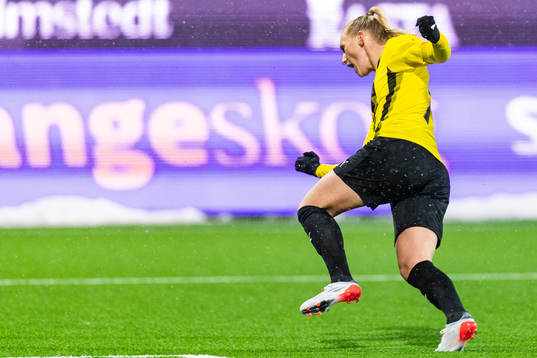 Stina Blackstenius of Häcken celebrates