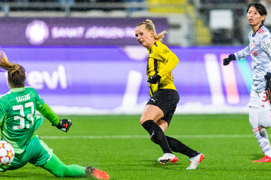 Stina Blackstenius of Häcken scores 1-0 behind goalkeeper