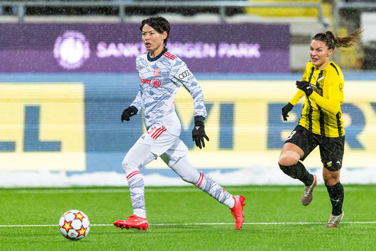 Saki Kumagai of Bayern Munich and Johanna Rytting Kaneryd