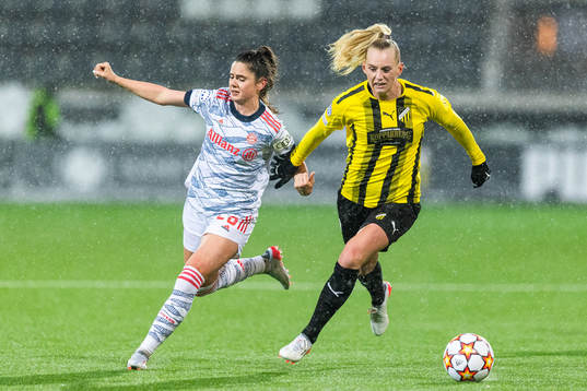 Sarah Zadrazil of Bayern Munich and Stina Blackstenius of