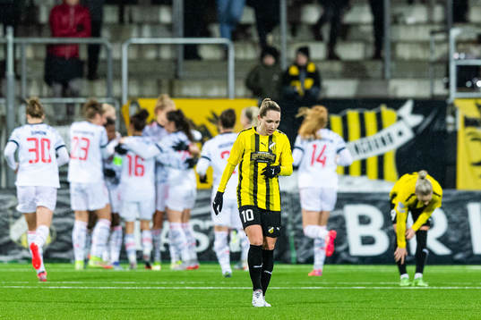 Julia Karlernäs of Häcken looks dejected