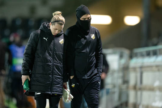 Goalkeeper Jennifer Falk of Häcken looks dejected