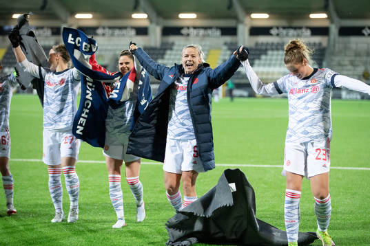 Hanna Glas of Bayern Munich celebrates