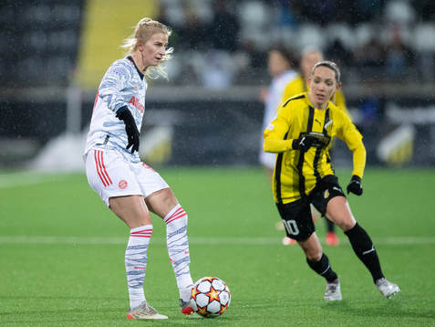 Sofia Jakobsson of Bayern Munich and Elin Rubensson of