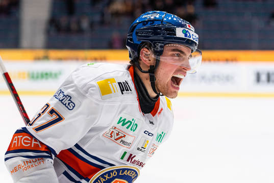 Växjös Glenn Gustafsson jublar