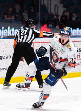 Växjös Glenn Gustafsson jublar