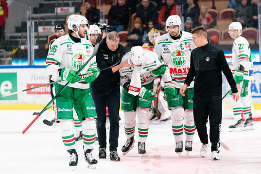 Rögles Oskar Stål Lyrenäs har ont