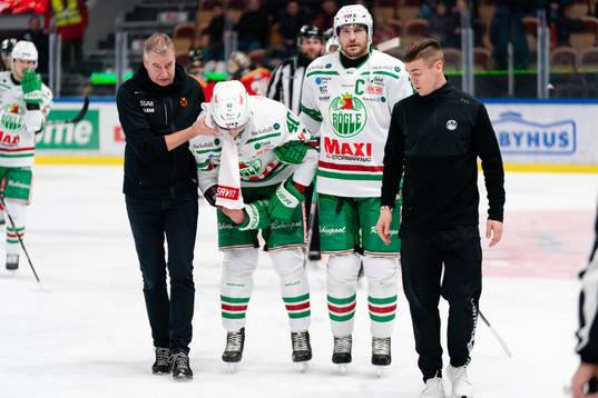 Rögles Oskar Stål Lyrenäs har ont