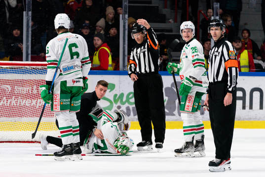 Rögles målvakt Calle Clang skadade sig
