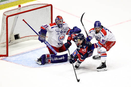 Oskarshamns målvakt Tim Juel, Cameron Brace och Benjamin