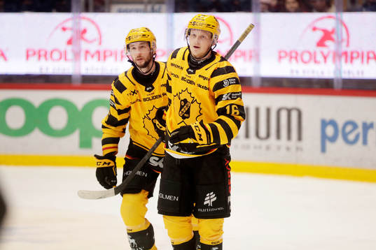 Skellefteås Linus Lindström jublar