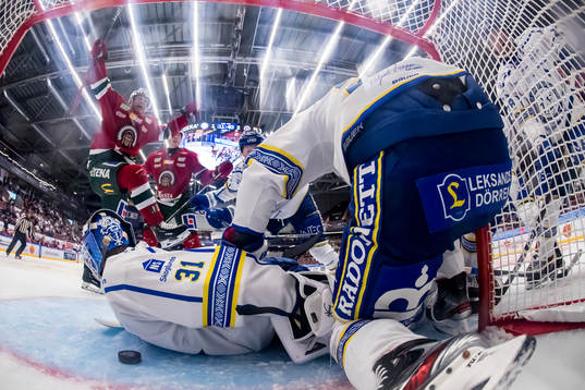 Frölundas spelarna jublar mål som senare blir bortdömt