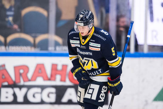 s Victor Sjöholm har ont