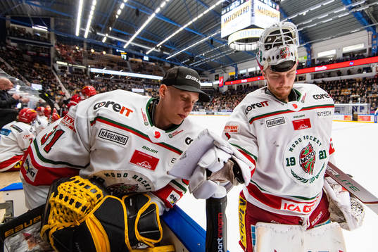 Modos målvakt Henrik Tikkanen och målvakt Tex Williamsson