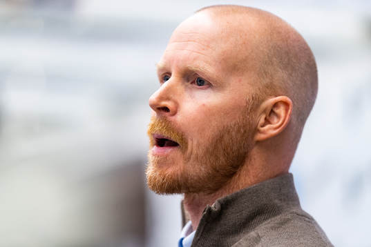 s assisterande tränare TobiasThermell