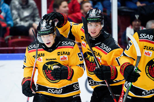 Luleås Kim Johansson jublar med Isac Brännström
