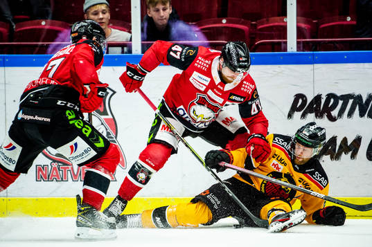 Luleås Linus Omark mot Malmö Redhawks Joakim Ryan